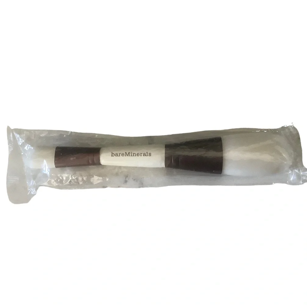 BareMinerals white dual soothing complex makeup brush 54936 professional grade